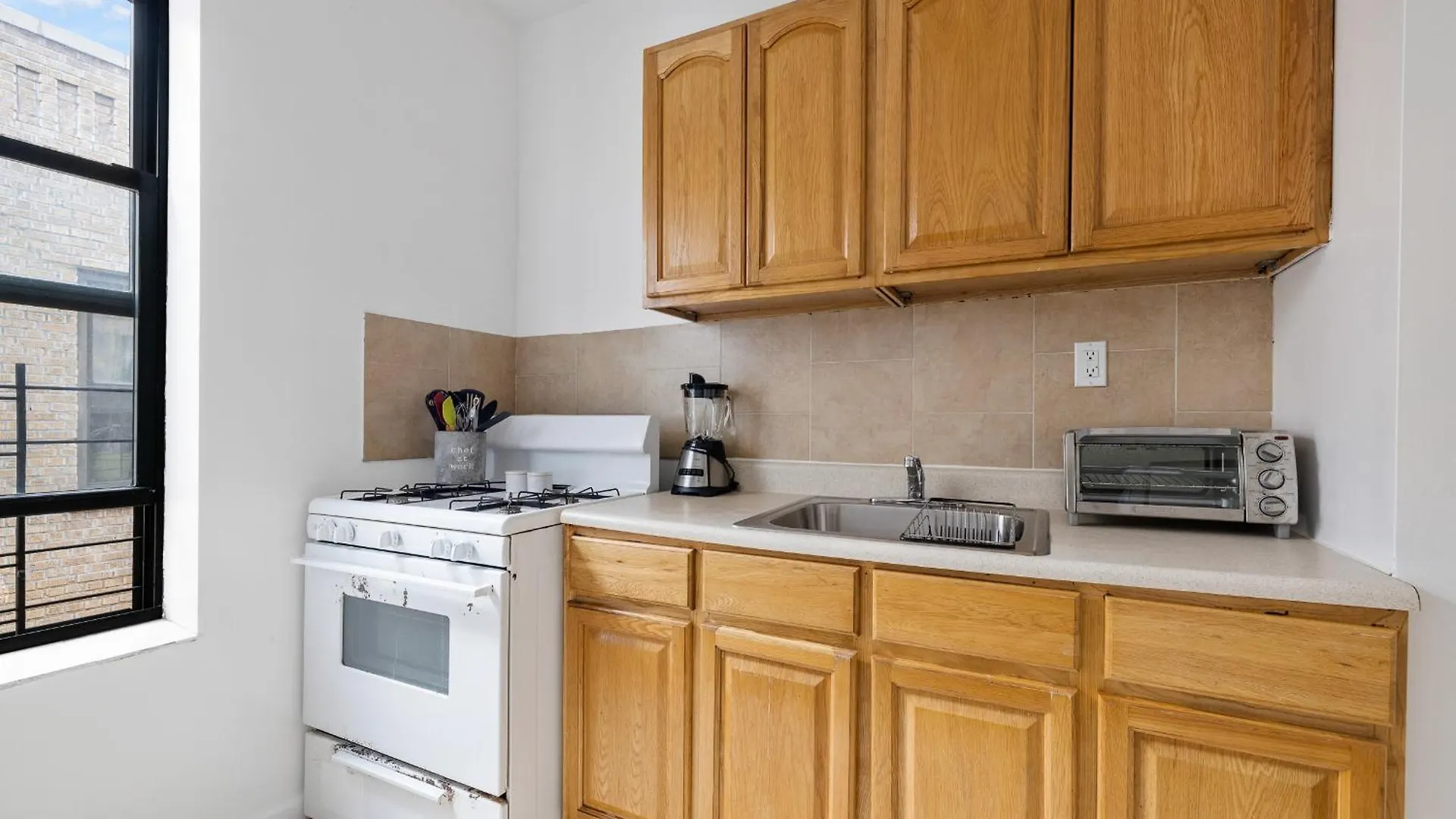 Live In Upper Manhattan On Budget New York USA